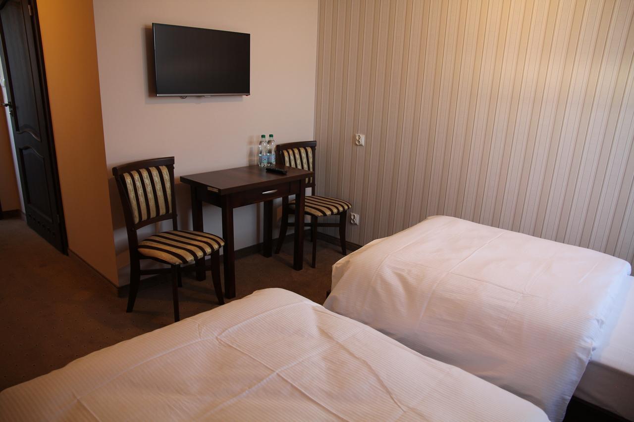 Gosciniec Pod Mlynem Hotel Inowroclaw Bagian luar foto
