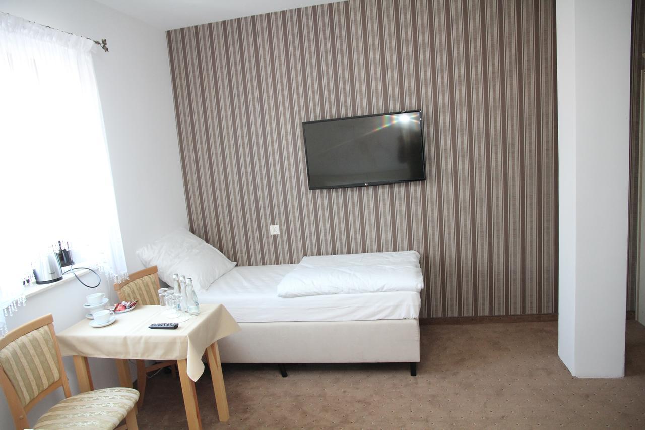 Gosciniec Pod Mlynem Hotel Inowroclaw Bagian luar foto