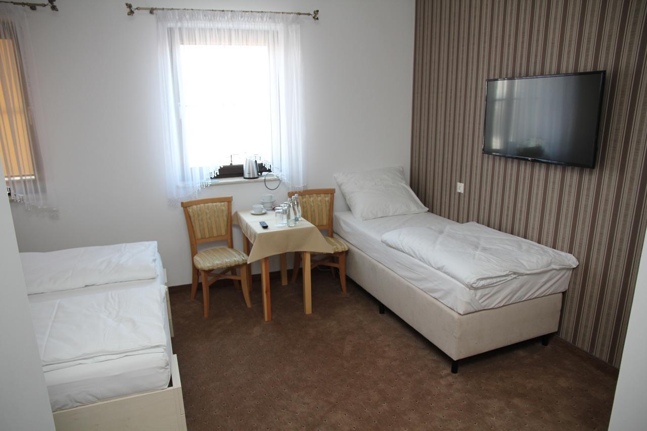 Gosciniec Pod Mlynem Hotel Inowroclaw Bagian luar foto