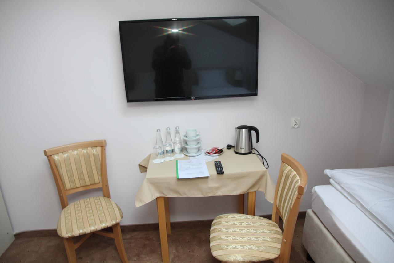 Gosciniec Pod Mlynem Hotel Inowroclaw Bagian luar foto